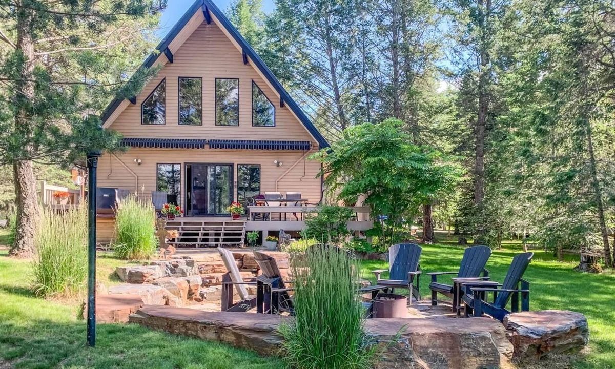 Windermere Cabin | Cozy Timber Ridge 1 Cabin - Private Beach/Lake Access