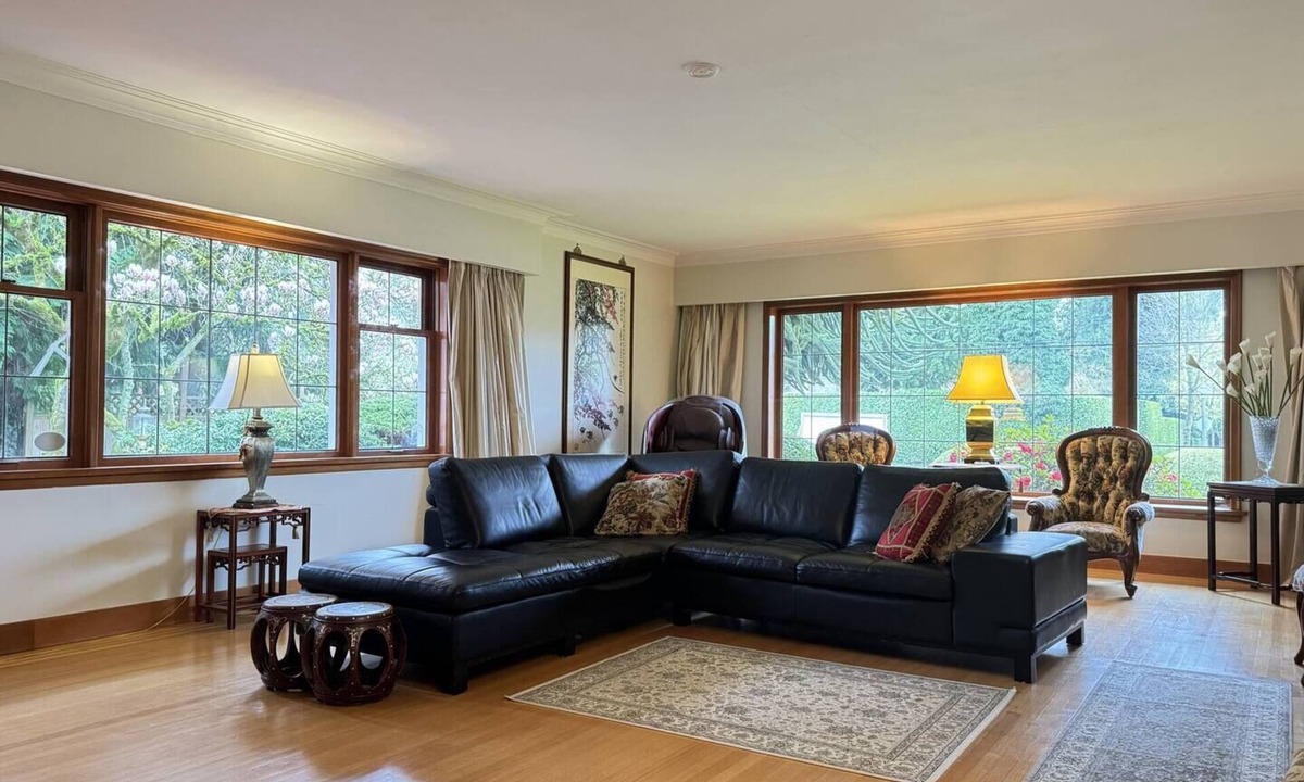 Shaughnessy House | Cozy Vintage 7BR Home with Sunny Backyard