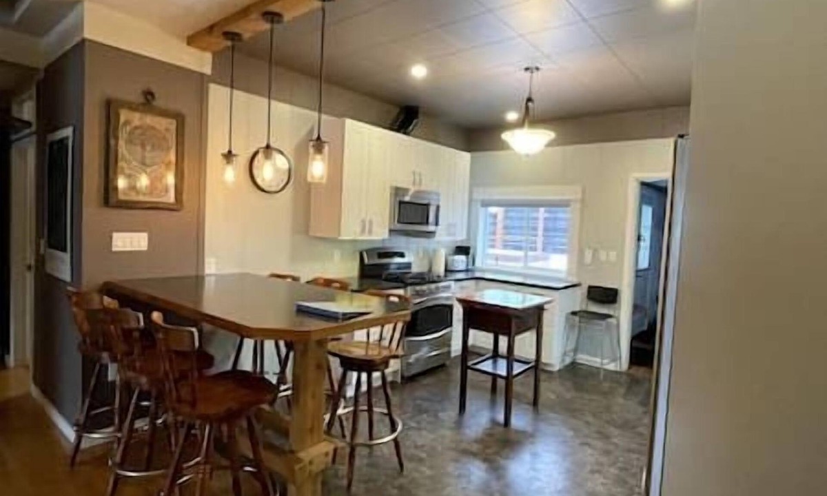 East Kootenay House | Cozy, Warm & Spacious Fernie Bungalow