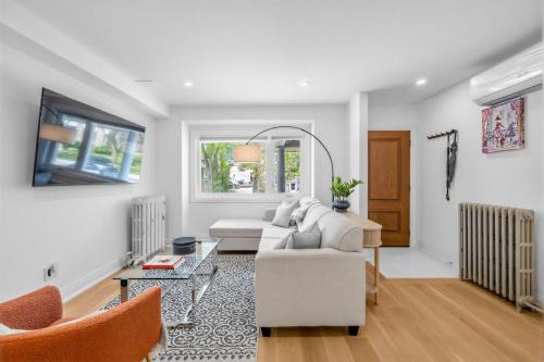 Mount Pleasant West Apartment | Cozy & Warm Vacation in Midtown Toronto