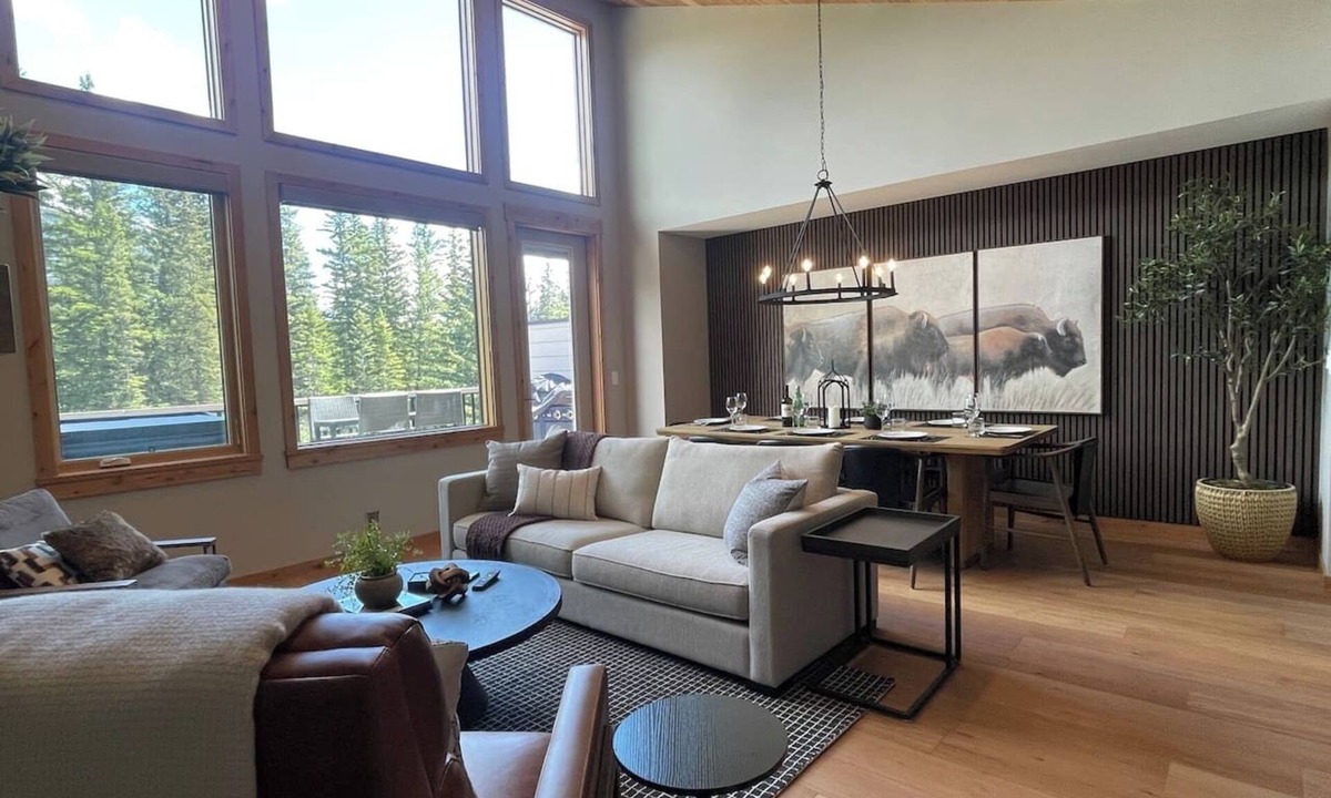 Canmore Villa | Creekside Villa | Luxury Townhouse | Hot Tub