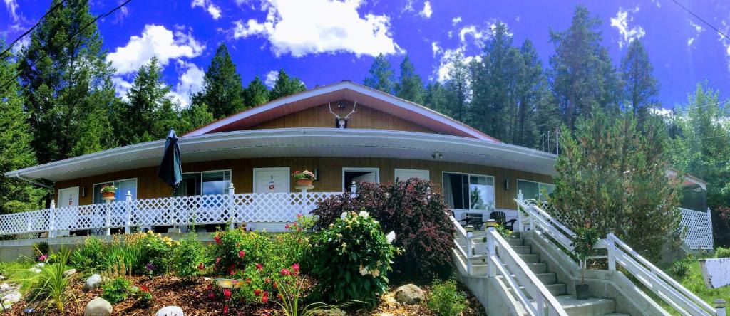 Radium Hot Springs Hotel | Crescent Motel