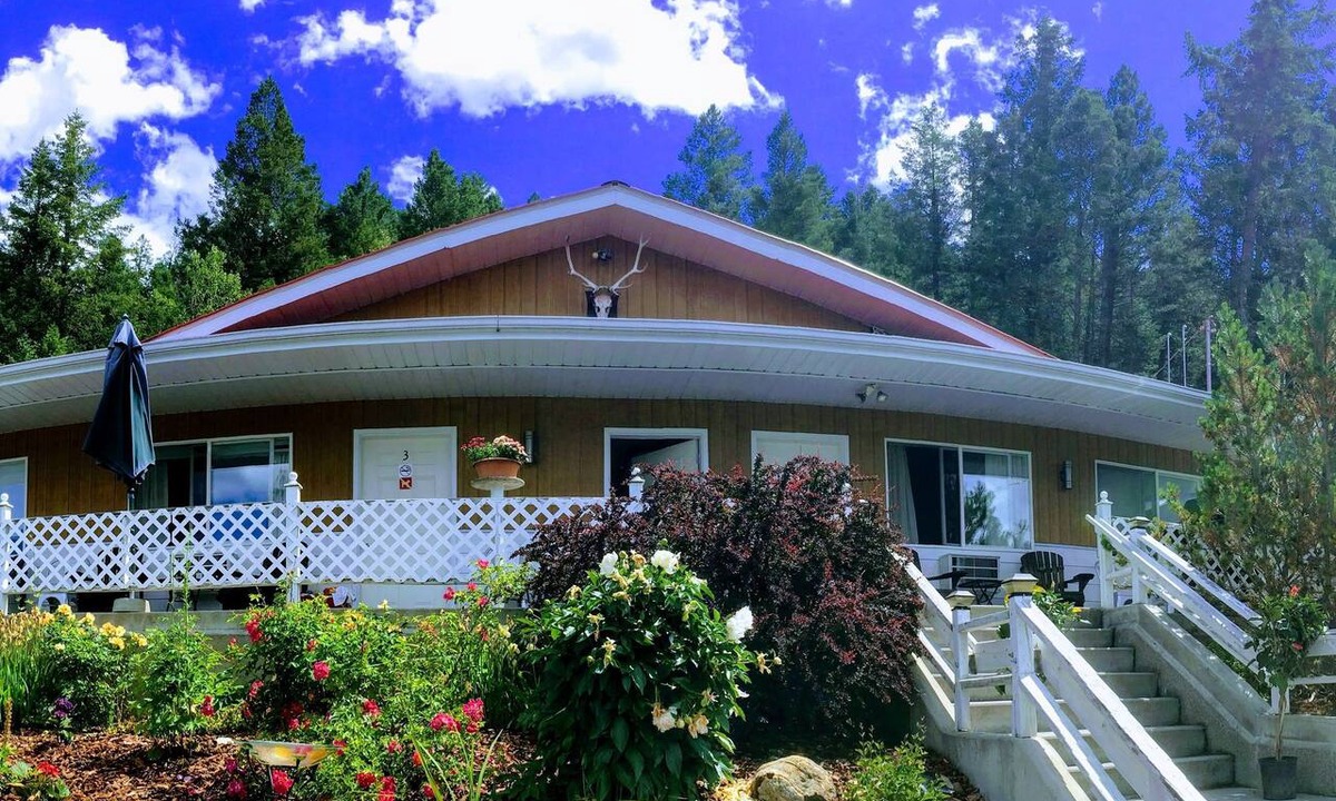 Radium Hot Springs Hotel | Crescent Motel