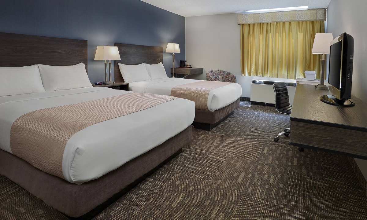 Hinton Hotel | Crestwood Hotel
