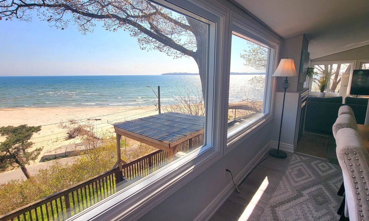 Ontario House | Crystal Beach Waterfront Cottage - Sunset Views!