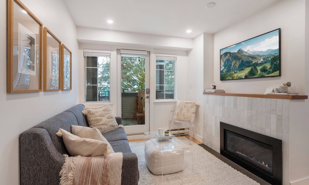 Grandview-Woodland Apartment | D20 - Modern urban living