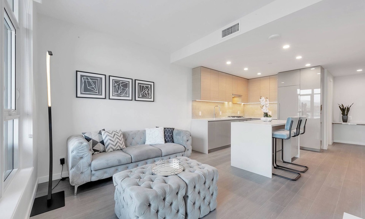Burnaby Apartment | D9 - Modern 1-Bedroom at Gilmore with Luxurious Amenities