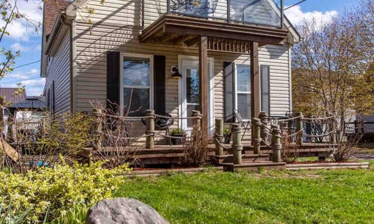 Pointe-du-Chene Cottage | Day-Dream is a beautiful coastal cottage