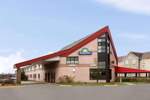 Trois-Rivieres Ouest Hotel | Days Inn by Wyndham Trois-Rivieres