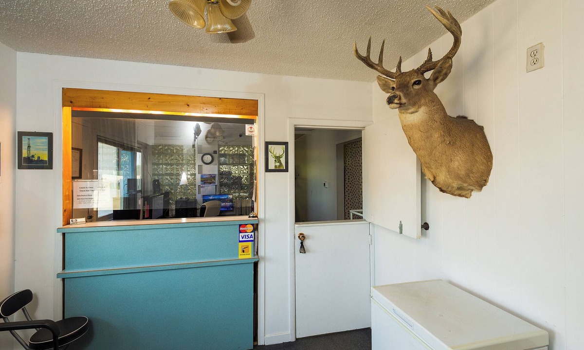 Provost Hotel | Deerhead Inn