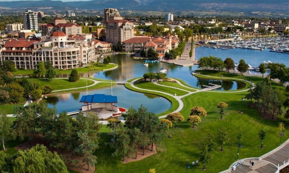 Kelowna Central Business District Resort | Delta Grand in Kelowna downtown waterfront. Sleeps 6.