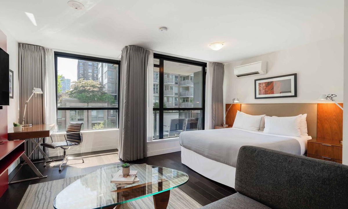 Yaletown Apartment | Deluxe Yaletown 1BR Suite w/Access to Pool & Gym