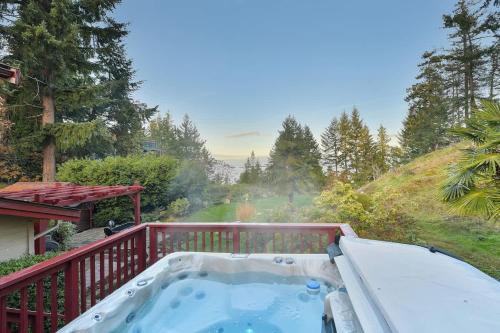 Regional District of Nanaimo House | Dolphin House by EMR Vacation Rentals