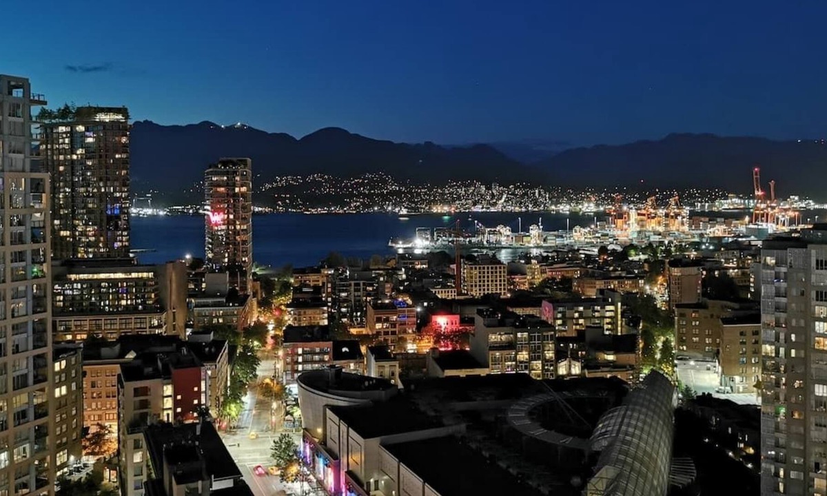 Crosstown Condo | Downtown 270° Sea& Mountain& City View by SkyTrain