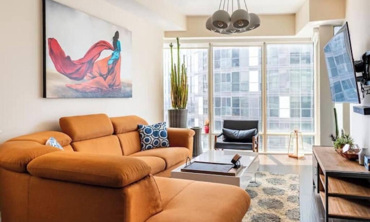 Financial District Condo | Downtown Gorgeous Luxury Condo 1 B+Den+2 full bath
