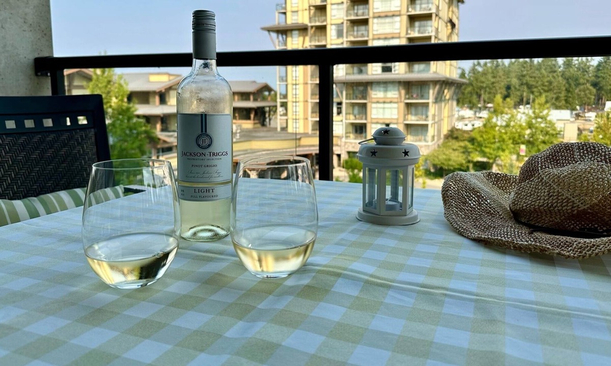 Regional District of Nanaimo Condo | Downtown Parksville condo. 2 bedrooms 2 bathrooms! Steps to Parksville beach!