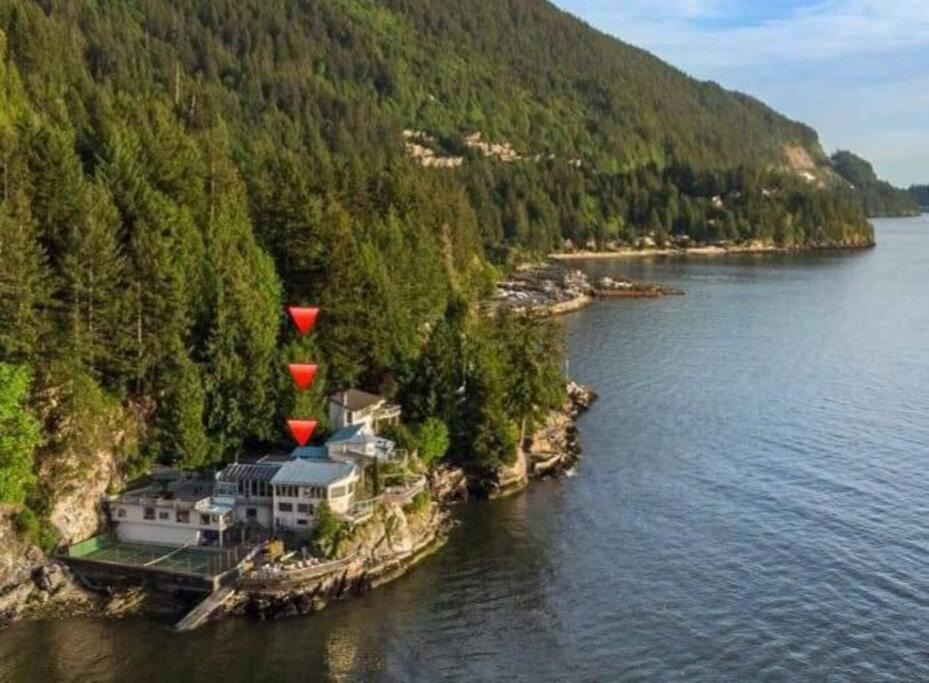 Vancouver Villa | Dream House -Water Lily