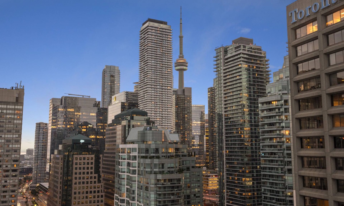 Central Waterfront Hotel | Dream Suite in Harbourfront core with Amazing Lake & CN Tower view