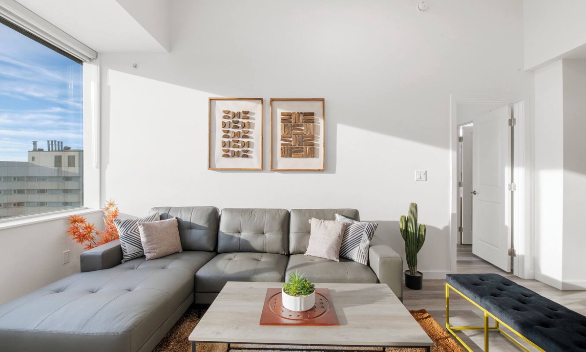 Downtown Edmonton Apartment | DT king Bed Suite Stunning Views Free UGprkg+GYM