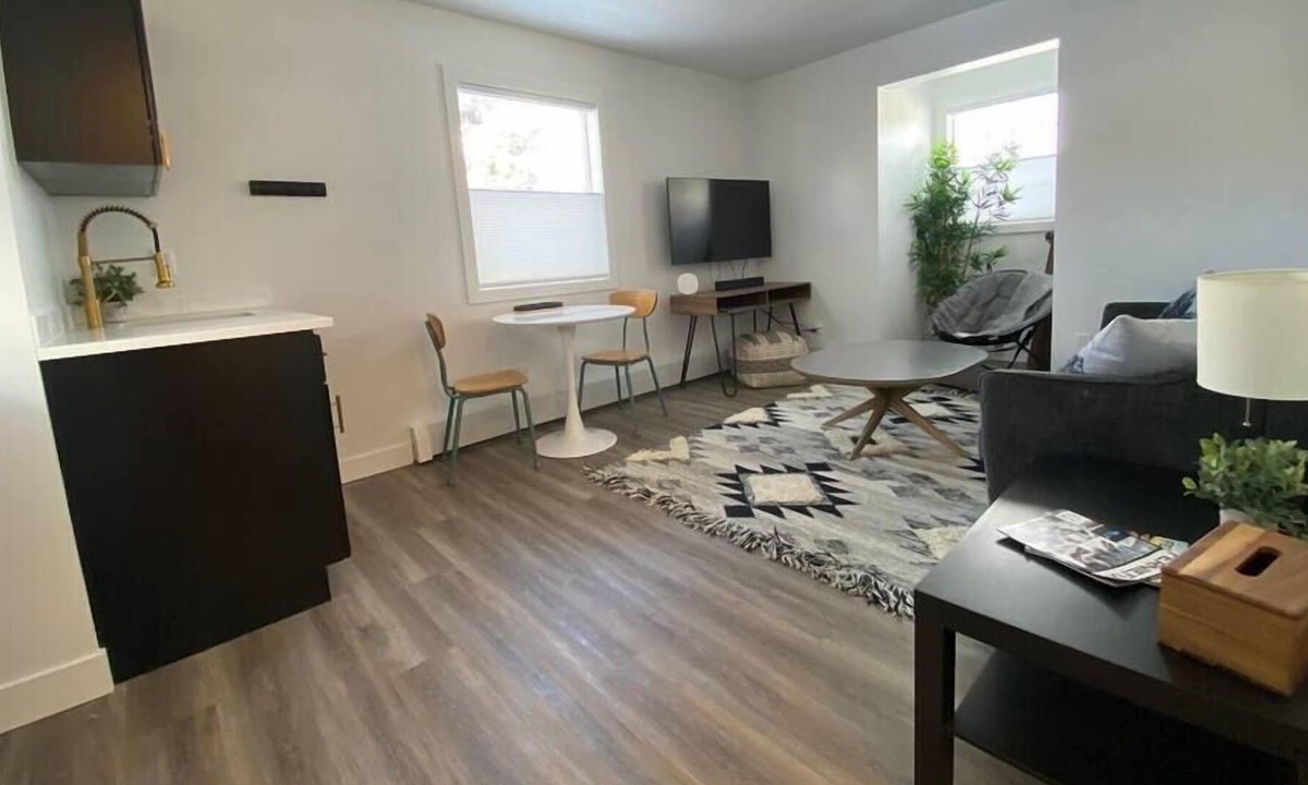 Fernie House | DWELL Studio / Fernie / 1 Bedroom / Kitchenette