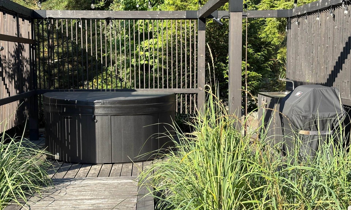 Port Renfrew Cabin | Ebb Cottage: Private Hot Tub