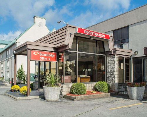 Niagara Falls Cabin | Econo Lodge By the Falls