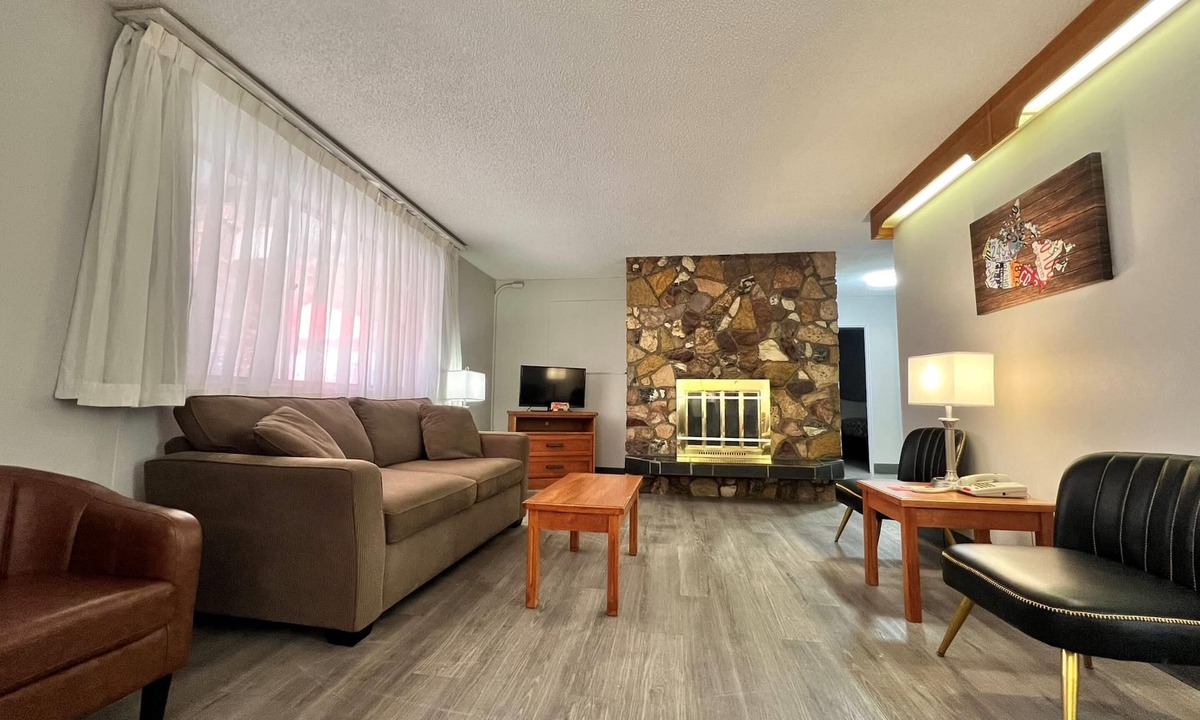 Banff Trail Hotel | Econo Lodge Motel Village
