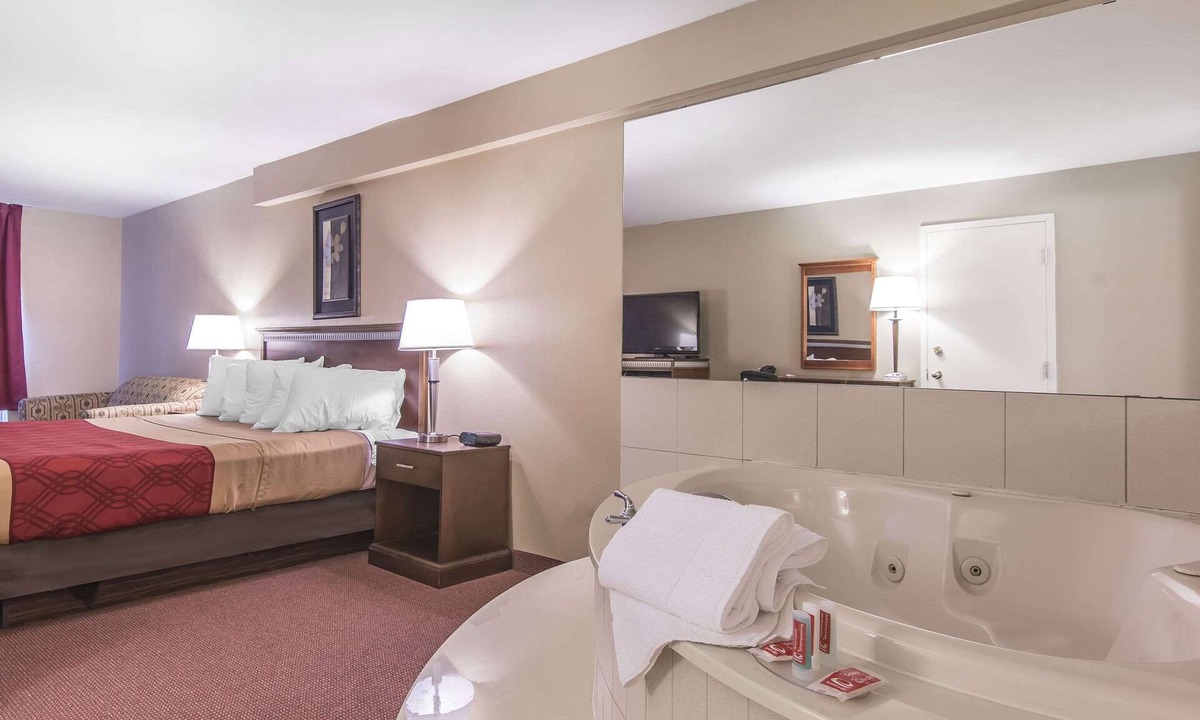 Orillia Hotel | Econo Lodge Orillia