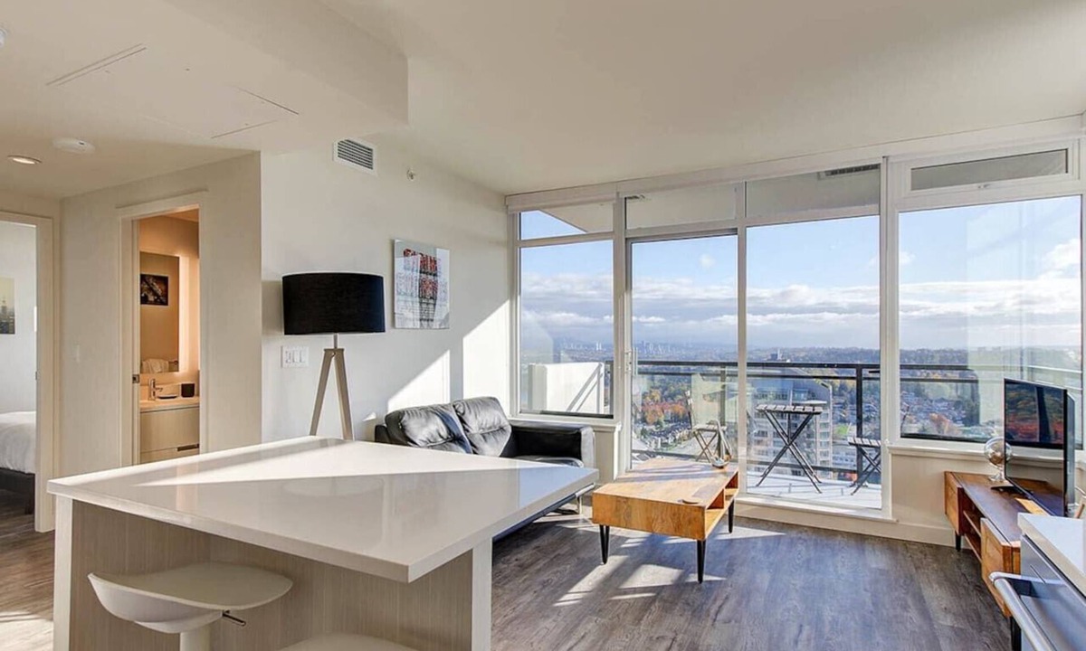 Metrotown Apartment | Elegant 1BR Apt with Skyline Views near Metropolis