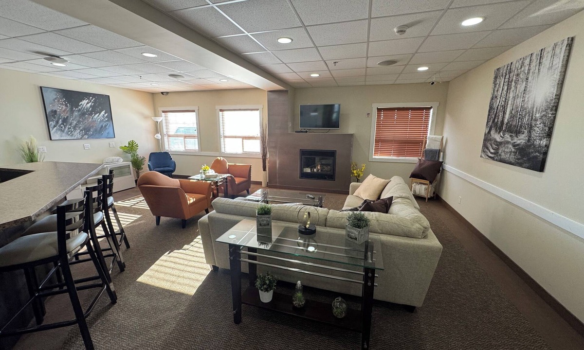 Lamont Hotel | Elk Island Studios – Lamont
