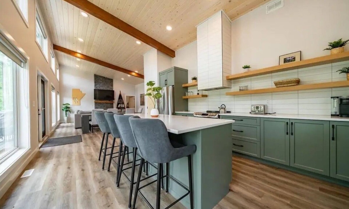 Wasagaming Cabin | Elkhorn Residence Cabin - 4 BR, Hot Tub & Arcade