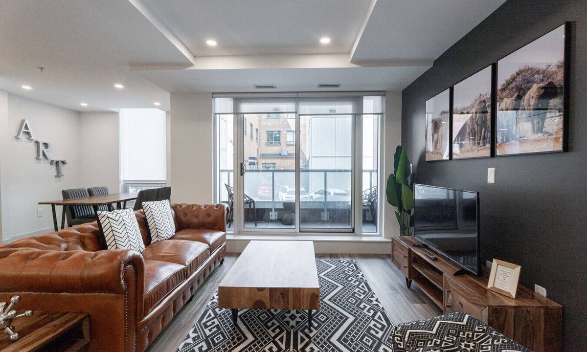 Downtown Halifax Apartment | Enchanting 1BR w/Den with GYM, Near Public Gardens