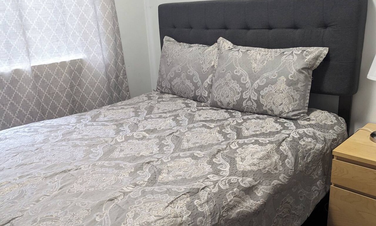 Southwest Edmonton Condo | Entire Condo with a 1-bedroom + Living room + Kitchen + WiFi + Parking
