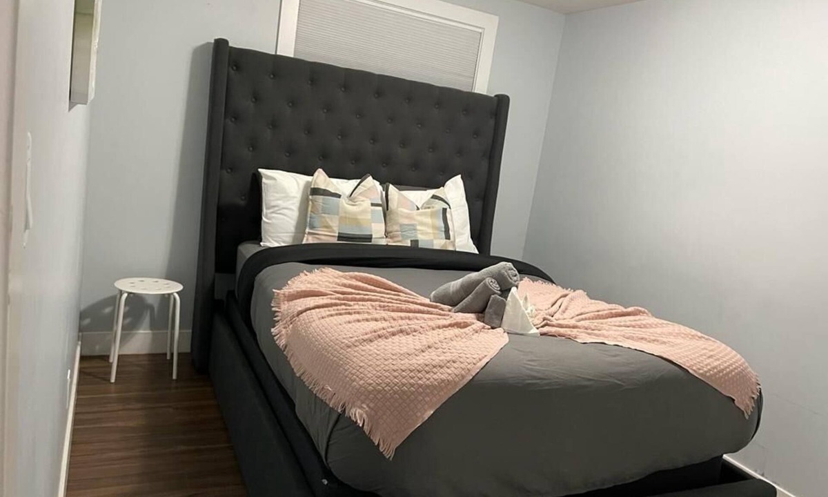 Northeast Edmonton House | Entire One bedroom basement suite+Laundry+Kitchen
