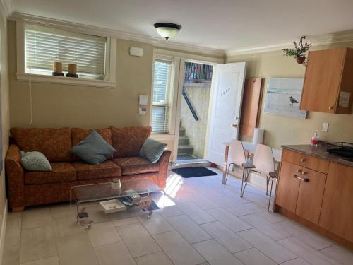 Vancouver South Apartment | Equipped Guesthouse Near Oakridge Mall