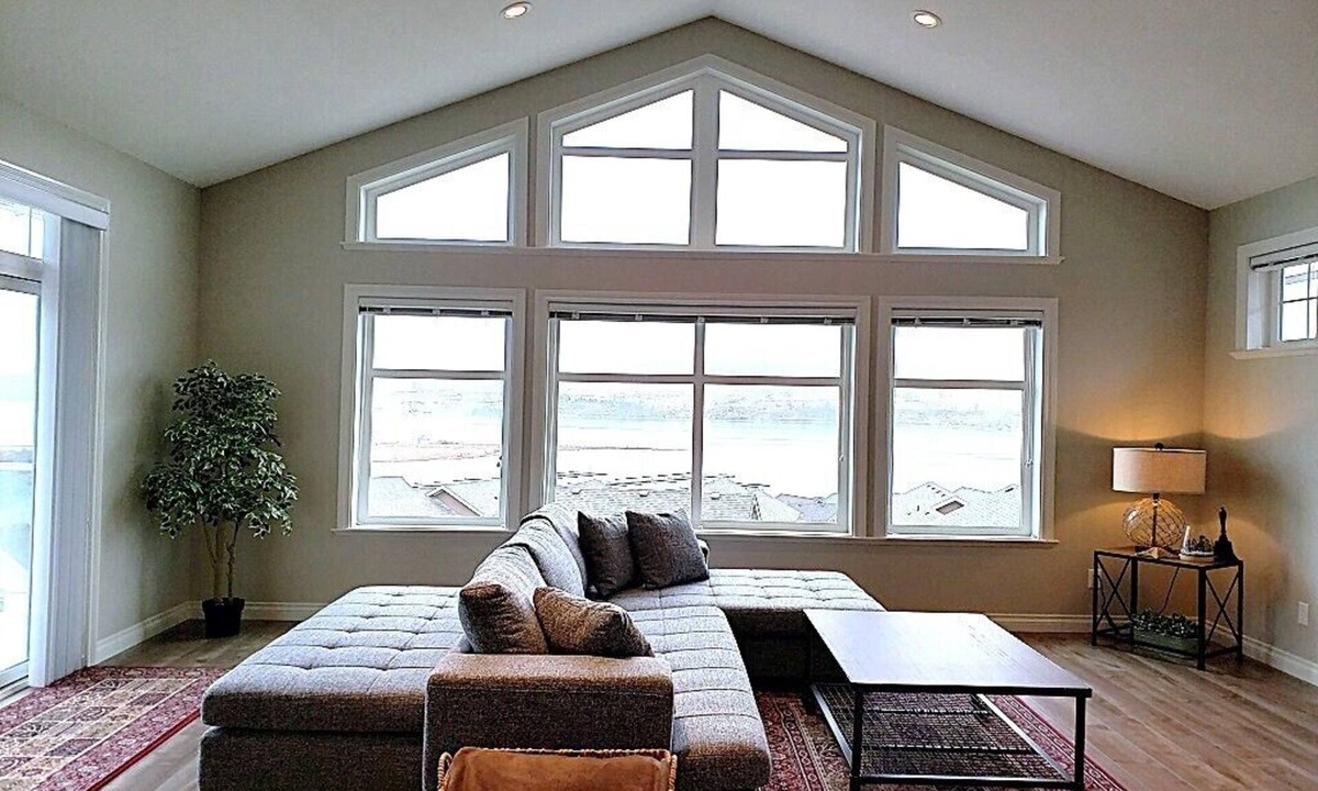 Osoyoos House | Escape to this beautiful 2-bedroom, 2-bathroom upper-floor retreat