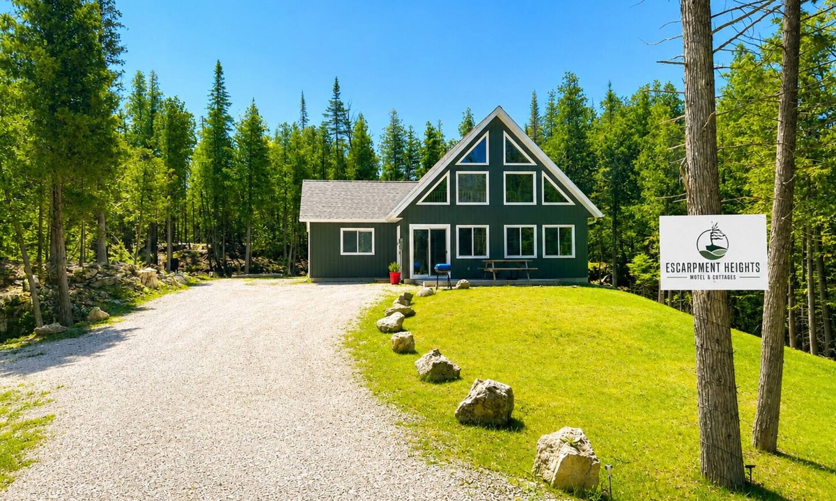 Tobermory Hotel | Escarpment Heights Motel