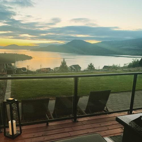 Central Okanagan House | Exceptional Boutique Cottage with Incredible Lake & Vineyard Views at La Casa Resort - Sleeps 6