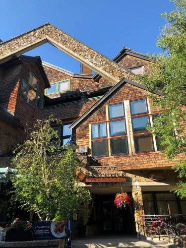 Whistler Village Hotel | Executive Inn Whistler