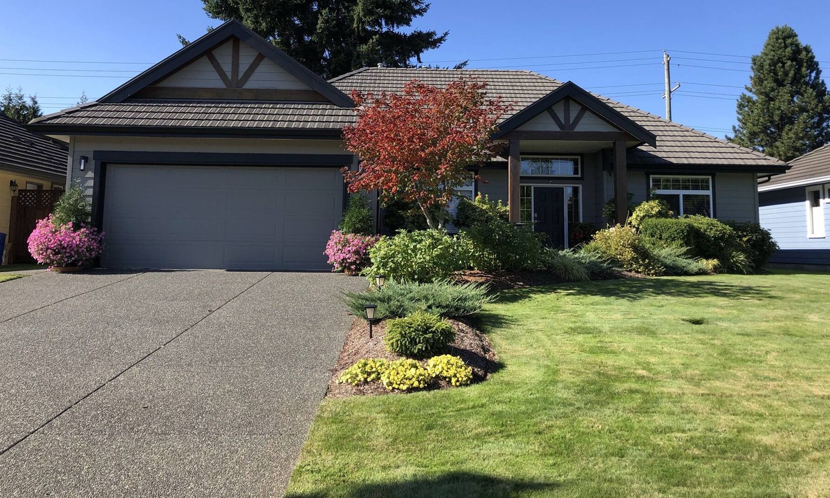 Courtenay House | Executive rancher in Crown Isle available for seasonal rental
