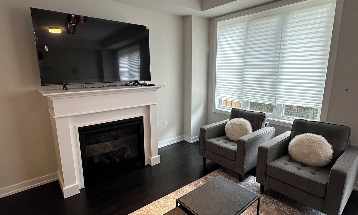 Brampton House | Executive Townhome on Ravine wood lot