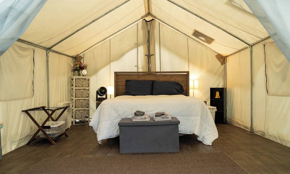 Saint Patrick RV Rental | Explorer Glamping Tent! Forest Retreat & Hot Tubs!