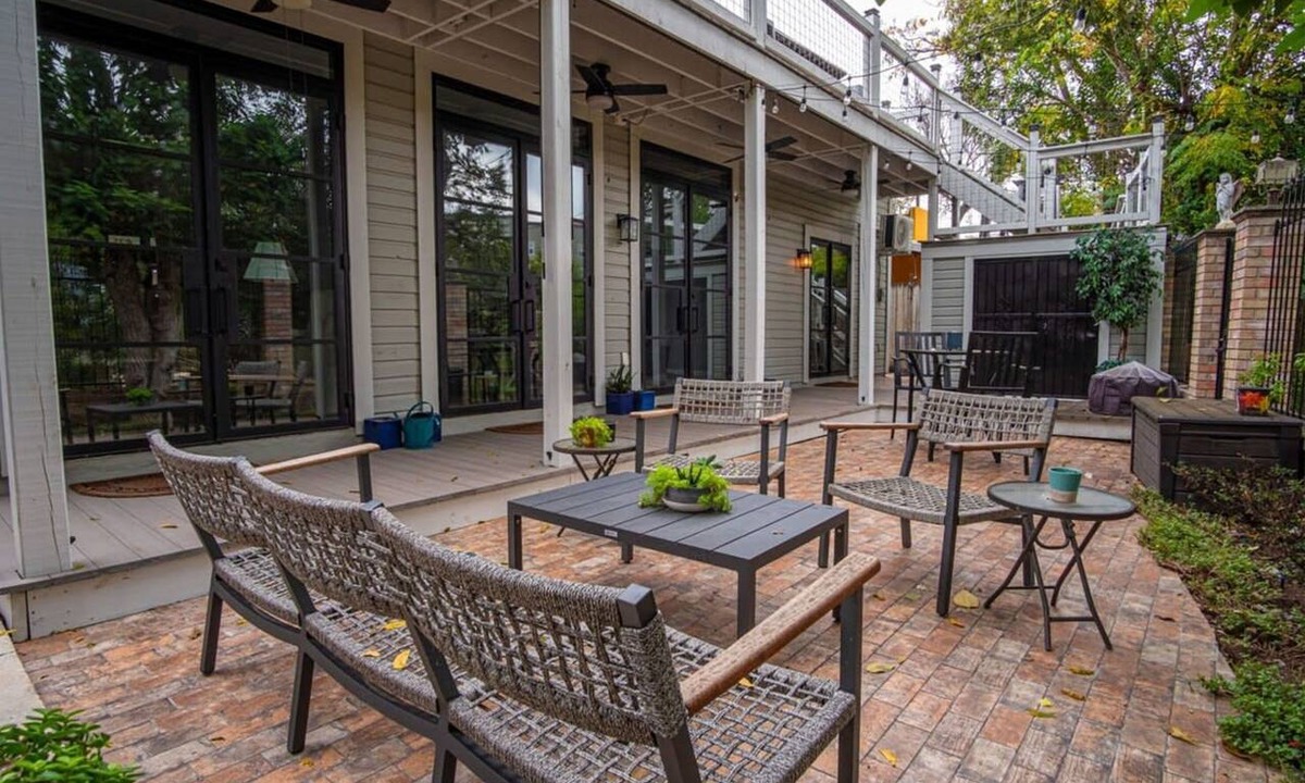 King William House | Exquisite Studio Guesthouse Near Downtown s Core