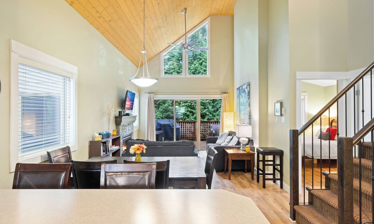 Regional District of Nanaimo Cottage | Falcon's Rest is a perfect spot to unwind. Special rates for long stay.