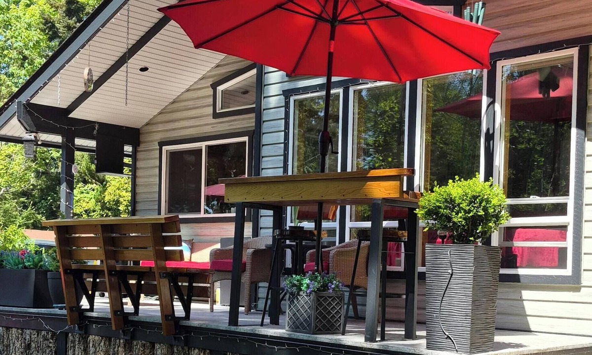 West Sechelt Bed & Breakfast | Family and Pet friendly Fabulous B&B, AC, Ocean Views, close to Town and Beach.