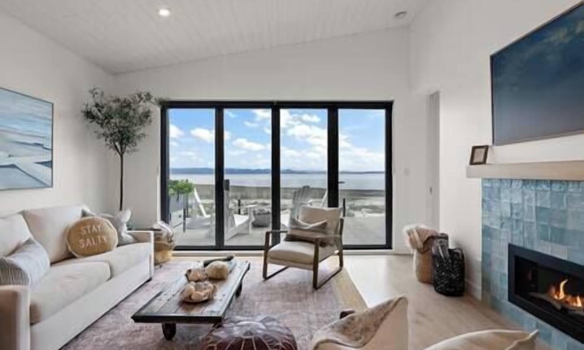 Black Creek House | Family Beachside Bliss | Sleeps Many | Oceanside!