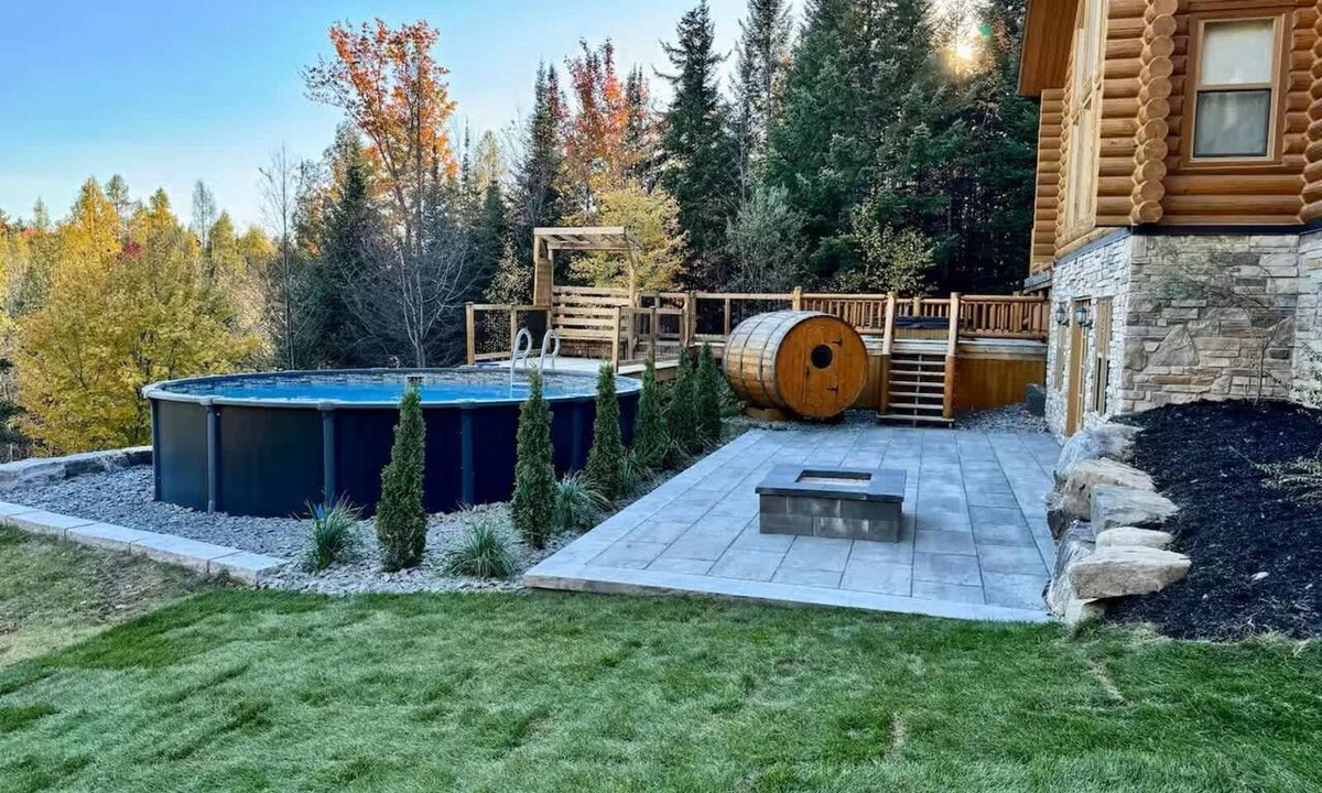 Fiddler Lake Resort Ski Chalet | Family Chalet with Sauna, Hot tub & Outdoor Pool
