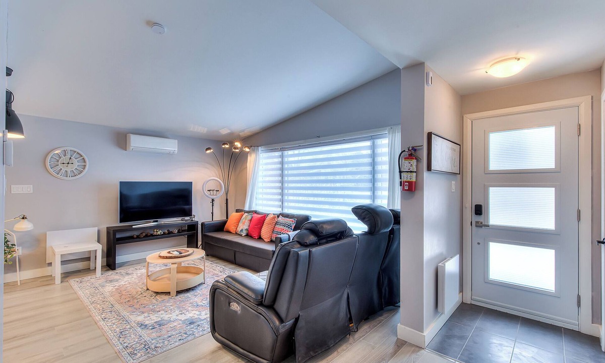 Delson Apartment | Family friendly house with free parking