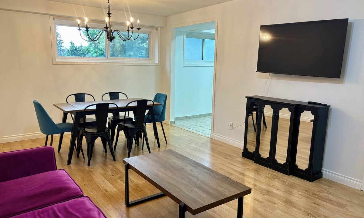 Canyon Meadows House | Family Friendly/South YYC