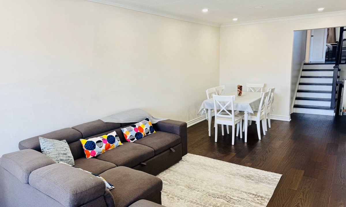 Humber Summit House | Family & Friendly Spacious Place Available